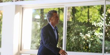 ARG010\u002E BUENOS AIRES (ARGENTINA), 28/03/2018\u002E- El presidente de Argentina, Mauricio Macri (c), se retira luego de ofrecer declaraciones a la prensa hoy, miércoles 28 de marzo de 2018, en la residencia presidencial de Olivos en Buenos Aires (Argentina)\u002E Macri destacó hoy como una \