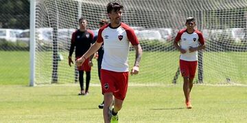 Mauro Formica, jugador de Newell's en una práctica\u002E (CANOB)