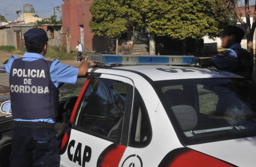 Inseguridad en Córdoba: asaltan a un taxista y lo encierran en el baúl