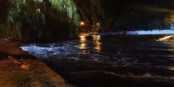 Impresionante crecida del río de Mina Clavero\u002E