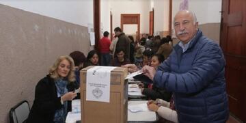 Vota el senador nacional por Jujuy Mario Fiad