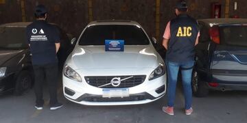 La Agencia de Investigación Criminal (AIC) secuestró un automóvil Volvo durante el operativo que se llevó a cabo el miércoles\u002E (MPA)