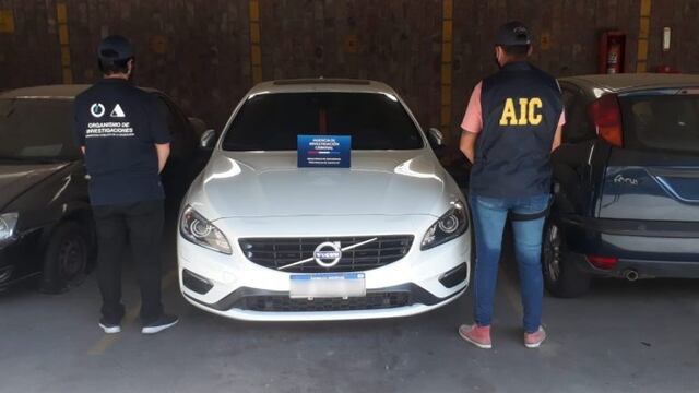 La Agencia de Investigación Criminal (AIC) secuestró un automóvil Volvo durante el operativo que se llevó a cabo el miércoles\u002E (MPA)