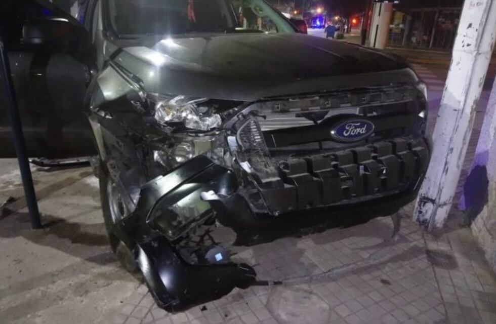 Camioneta chocó con un auto y atropelló a dos ancianas en la zona sur