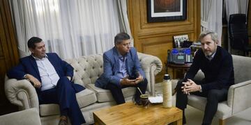 El funcionario nacional recibió en su despacho a Peppo y Ocampo\u002E (Prensa Gobierno)