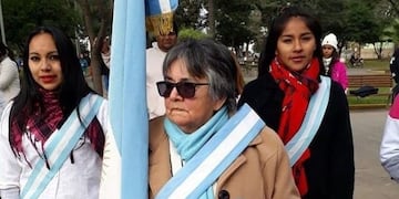 Adelma Méndez, la abuela que terminó su educación primaria a los 80 años con el mejor promedio (web)