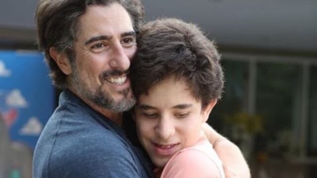 Video: un padre baila con su hijo autista