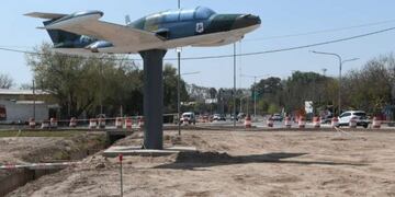 El avión de la rotonda de mendoza volvio a su lugar