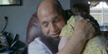 Conocé a Mohamed Bzeek, un inmigrante libio considerado el hombre más compasivo del mundo