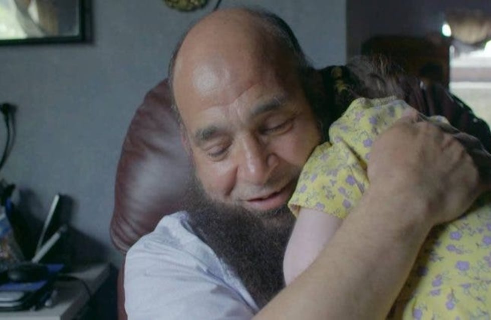 Conocé a Mohamed Bzeek, un inmigrante libio considerado el hombre más compasivo del mundo