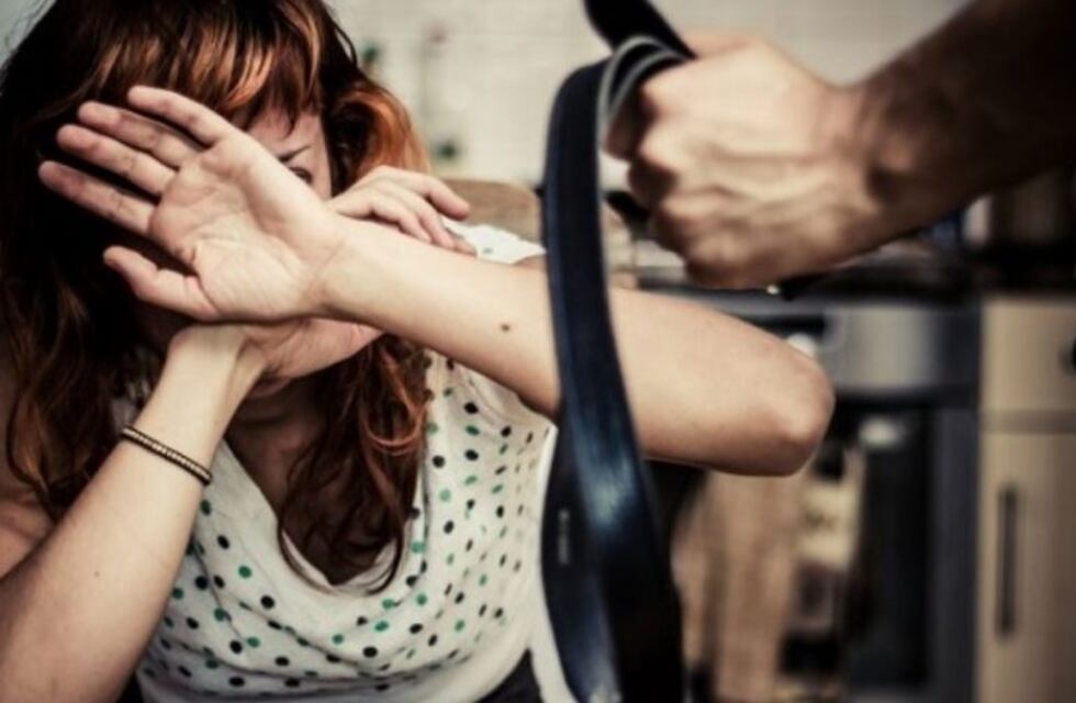 La salvaron sus hijos: niños encerraron a su mamá para protegerla de los golpes que le daba su pareja