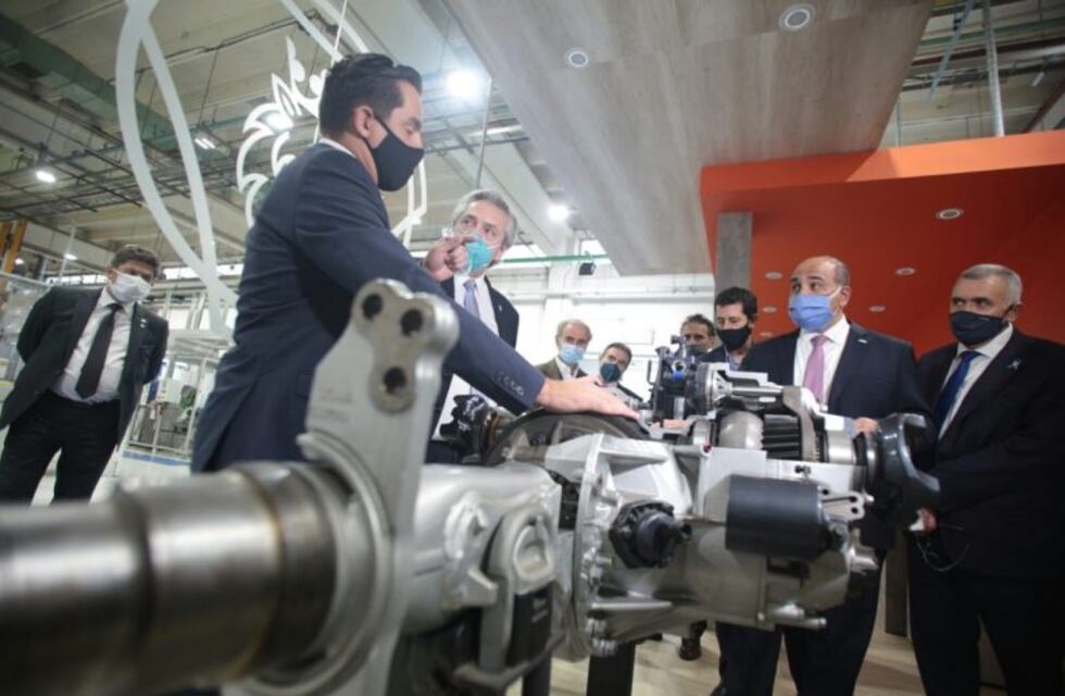 Tucumán: Fernández y Manzur encabezaron la visita a la planta de Scania