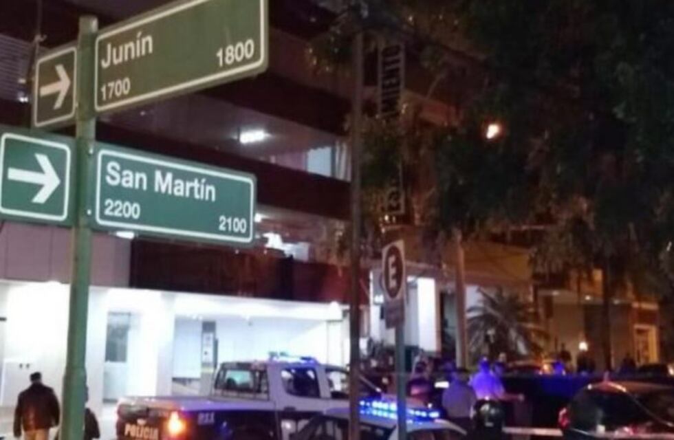 Una mujer fue encontrada sin vida en su auto estacionado en el centro