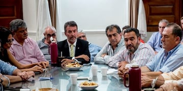 Reunión paritaria de autoridades municipales y comunales con dirigentes de Festram\u002E (Festram)