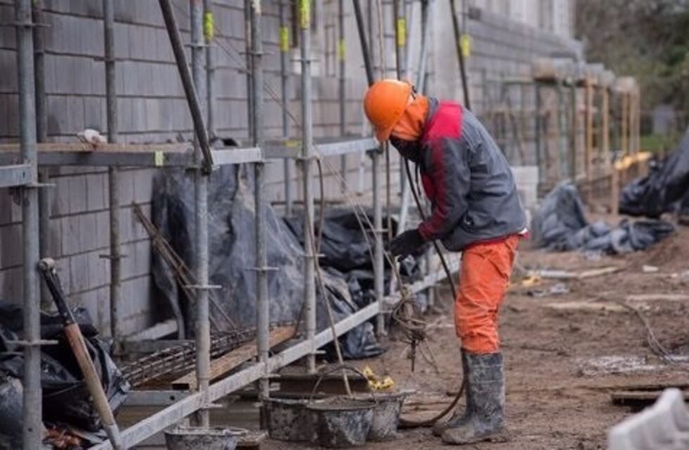 Constructores se declaran en alerta y exigen el regreso de la obra privada