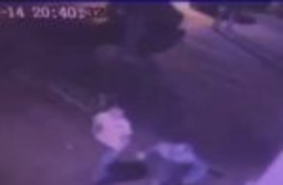 El momento del ataque a un súper chino con gas lacrimógeno