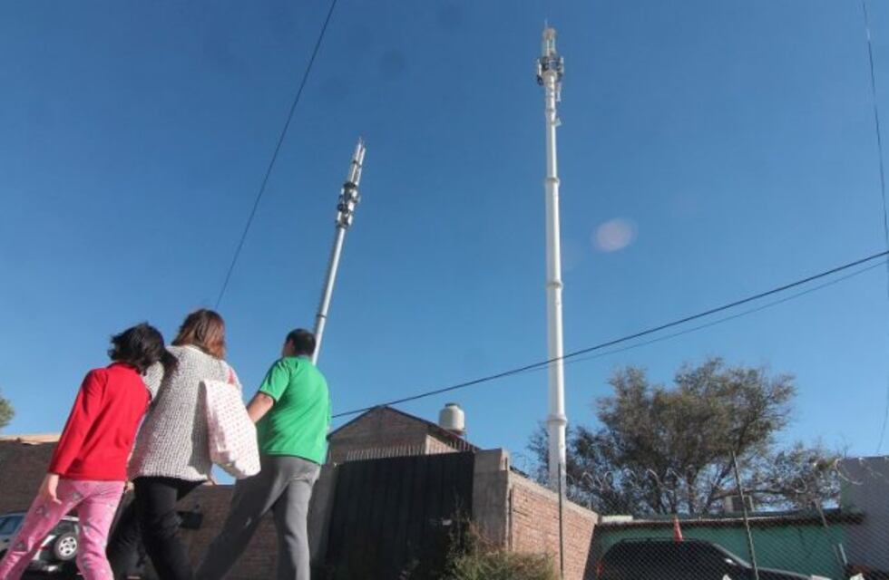 La justicia ordenó suspender la instalación de antenas de telefonía celular en Neuquén