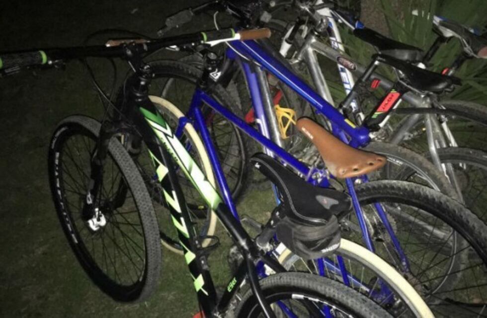 Allanamiento en barrio Fraga con secuestro de seis bicicletas todo terreno y un auto