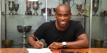 El uruguayo firmó su contrato horas antes del debut rojinegro ante Boca Juniors\u002E (@canoboficial)