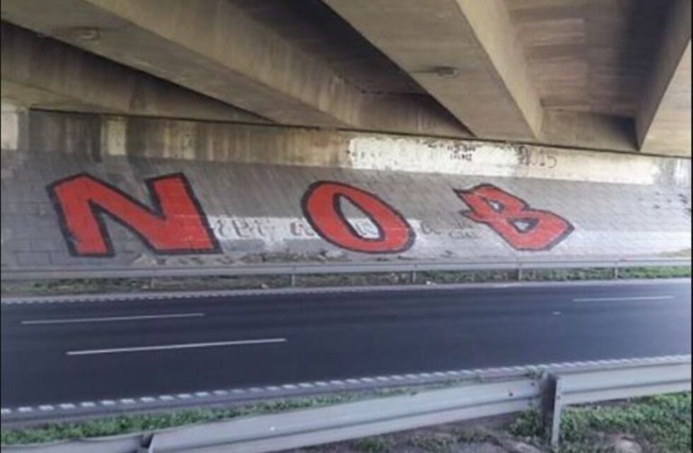 Cinco hinchas de Newell's terminaron detenidos por realizar pintadas en la vía pública