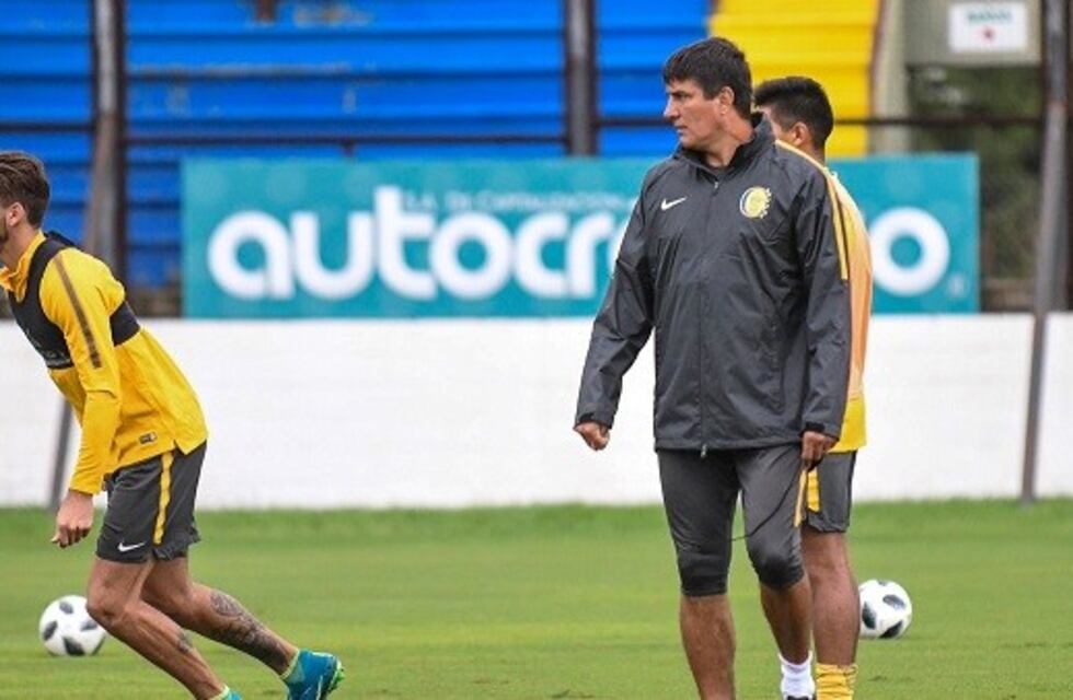 Tras la salida de Fernández, Chamot dirige su primera práctica al frente del equipo