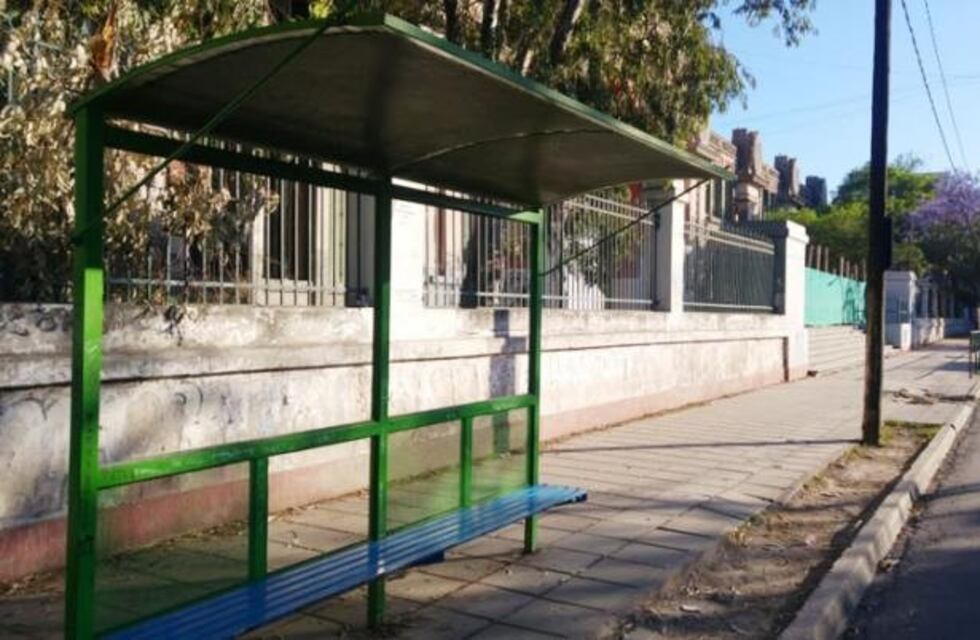 Un sujeto le pegó una piña a una mujer y la desmayó porque había retado a su hijo