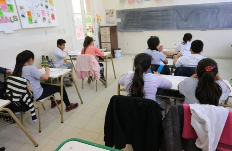 Quieren que funcionarios envíen a sus hijos a escuelas públicas