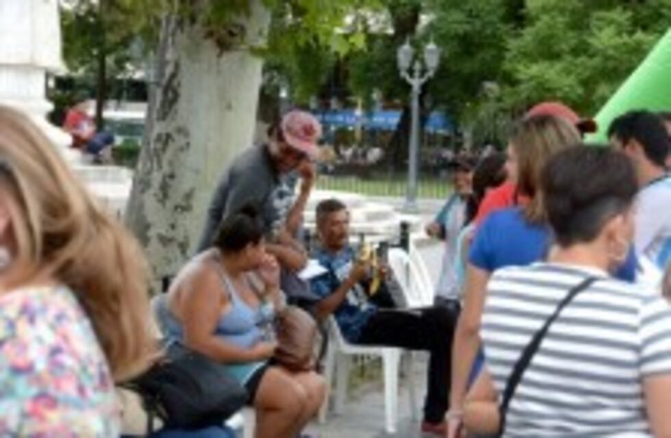 Pusieron un puesto de hidratración en Plaza San Martín