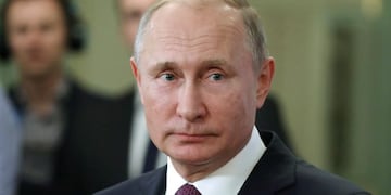 KOCH07\u002E Buenos Aires (Argentina), 01/12/2018\u002E- Russian President Vladimir Putin speaks at a press conference at the G20 summit in Buenos Aires, Argentina, 01 December 2018\u002E The G20 Summit brings together the heads of State or Government of the 20 largest economies and takes place from 30 November to 01 December 2018\u002E (Rusia) EFE/EPA/MIKHAIL KLIMENTYEV / SPUTNIK / KREMLIN POOL MANDATORY CREDIT