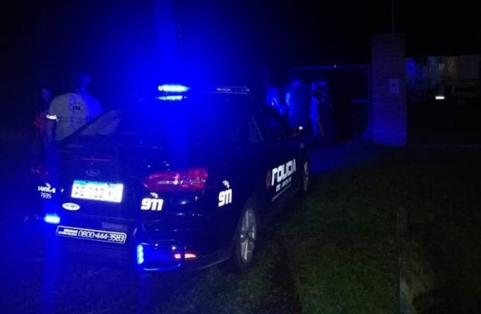 Encontraron un revólver tras desbaratar una fiesta clandestina en Arroyo Seco