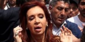 Former Argentine President Cristina Fernandez de Kirchner gestures as she walks amongst supporters after leaving court in Buenos Aires, Argentina, October 31, 2016. Picture taken October 31, 2016. REUTERS/Marcos Brindicci ciudad de buenos aires Cristina F