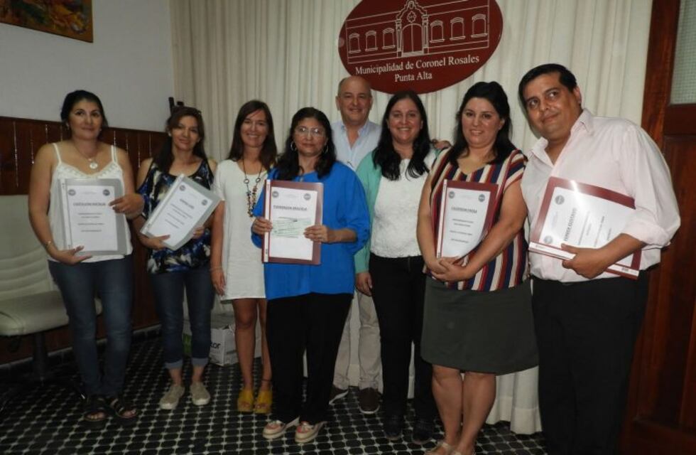 Entregan ayudas económicas para emprendedores