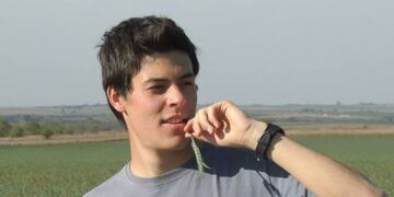 Lisandro Flores Pozzi, estudiante de la UNRC, integrará un grupo de cien jóvenes del mundo seleccionados para pensar cómo contribuir a la alimentación del planeta en el evento Youth Ag Summit, de Bayer\u002E