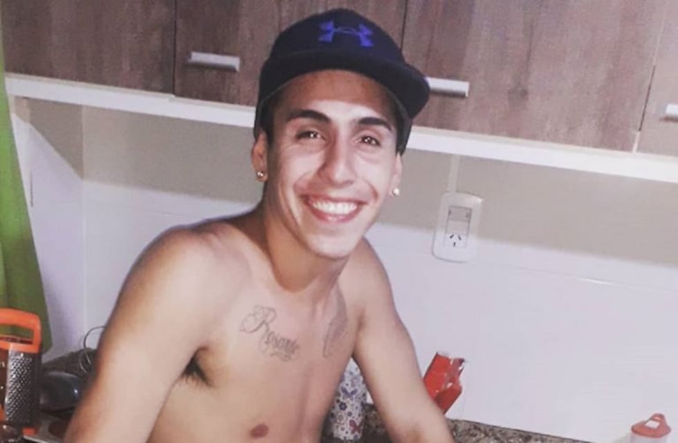 El papá de Carlos Orellano aseguró que su hijo "cayó muerto al agua"