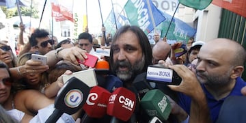 DYN19, LA PLATA 10/03/17, ROBERTO BARADEL LLEGA A LA REUNION POR PARITARIAS. FOTO-DYN/SALVADOR SANTIAGO