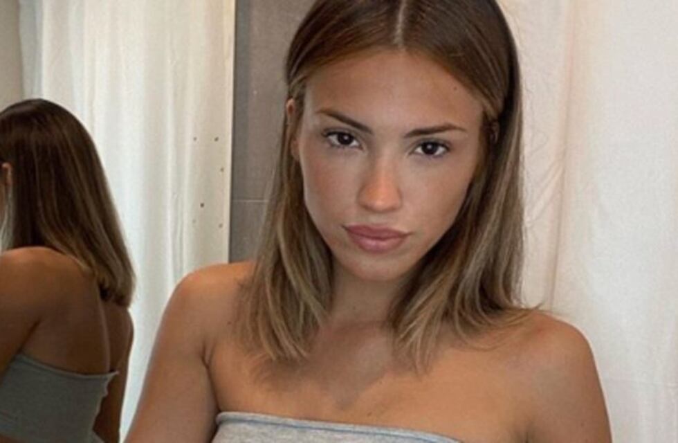 Agus Agazzani posó sin corpiño frente a su espejó y enloqueció a sus seguidores