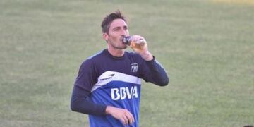 El arquero le cuida las espaldas a Herrera y es consejero de los más jóvenes del plantel\u002E Líder positivo\u002E