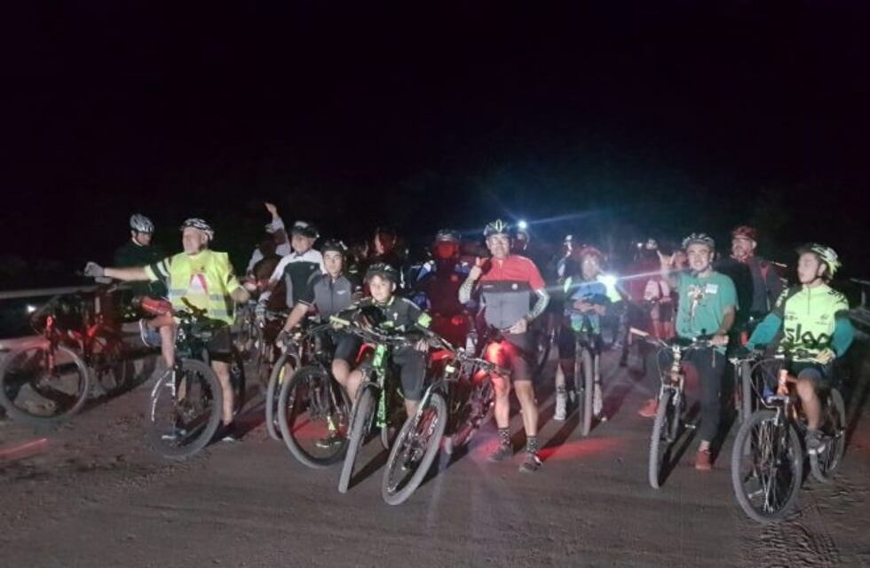 Se concretó el paseo ciclístico Pedales en la Noche
