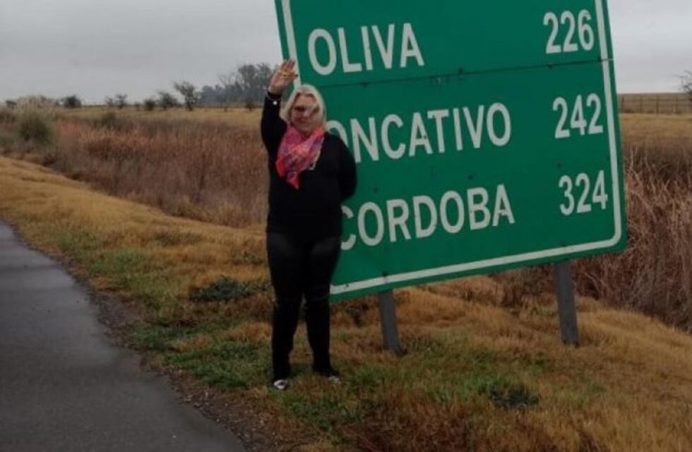 Qué quiso decir Lilita Carrió con un tuit en su llegada a Córdoba: "Vengo a ver a mi único jefe"