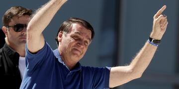 Brazil's President Jair Bolsonaro gestures to supporters during a protest against his former Minister of Justice Sergio Moro and the Supreme Court, in front of the Planalto presidential palace, in Brasilia, Brazil, Sunday, May 3, 2020\u002E (AP Photo/Eraldo Peres)