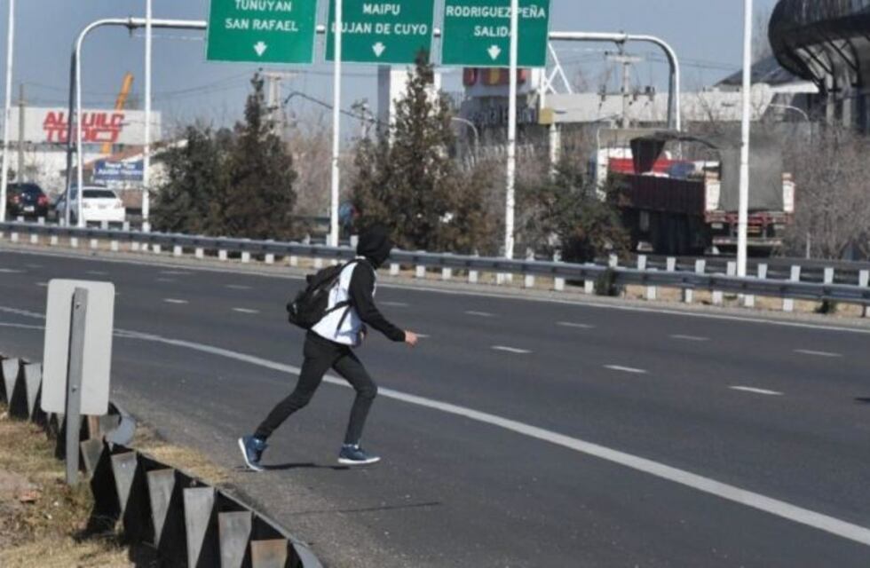 A fines de este año estará construida la pasarela en Acceso Sur