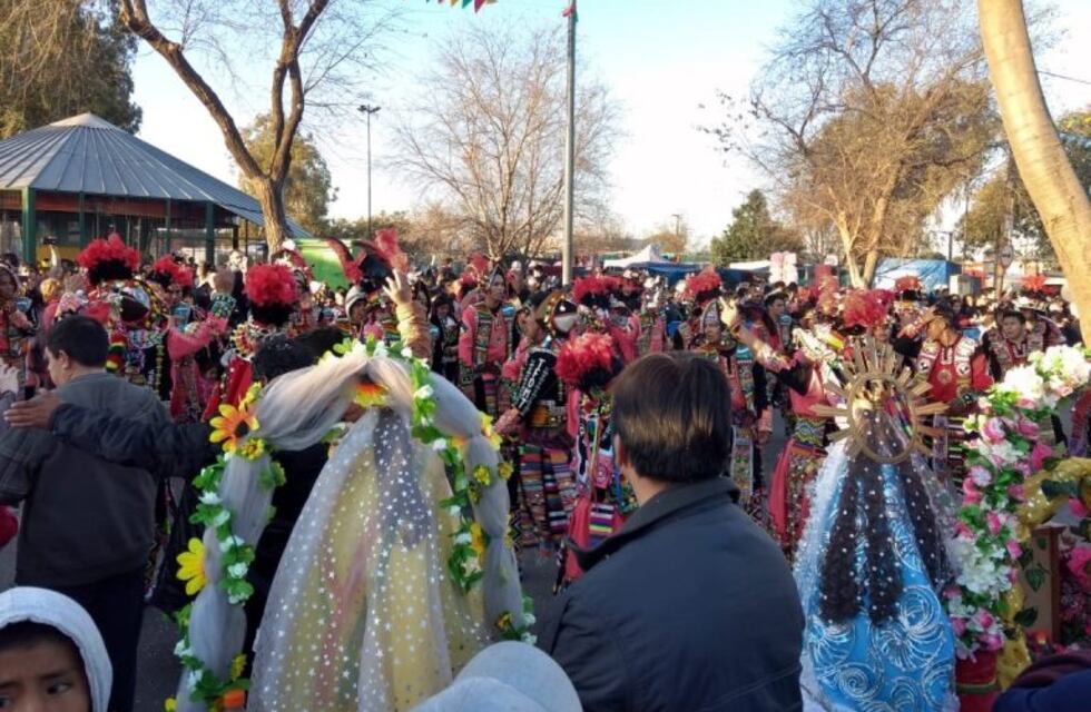Una multitud celebró a la Virgen de Urkupiña en Villa El Libertador