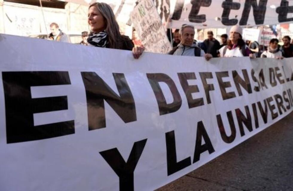 Docentes universitarios se manifestaron en el Centro Cívico