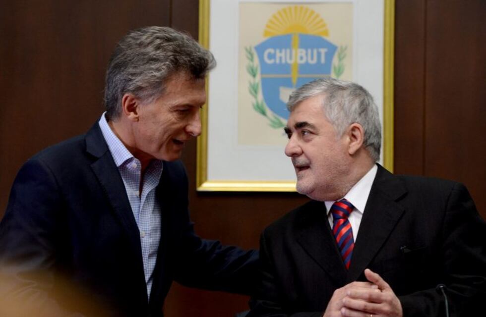 Velan los restos del gobernador Mario Das Neves y el Gobierno decretó dos días de duelo