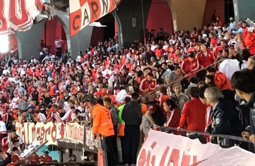 Un hincha de River se cayó desde una de las tribunas del Monumental