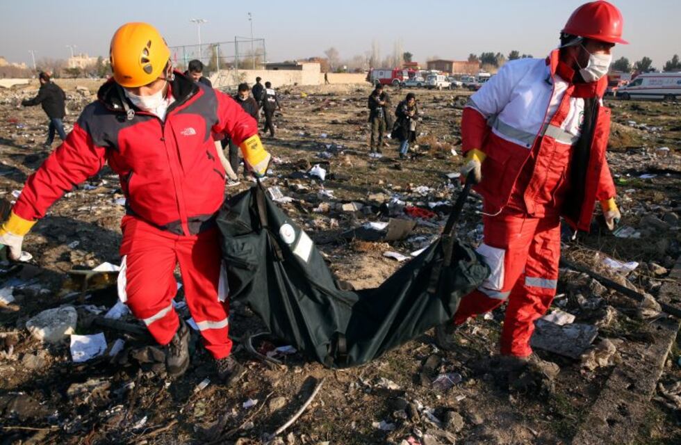 Un nuevo video confirma que dos misiles alcanzaron al avión ucraniano derribado en Irán