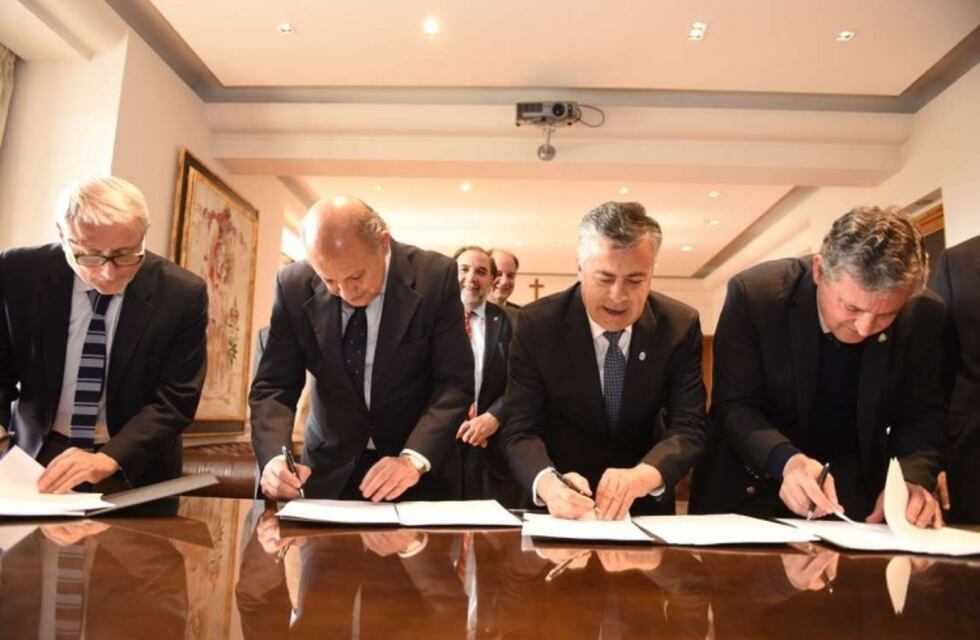 Los gobiernos de Mendoza y Chile profundizan la logística para comercializar a través de los Andes Áridos