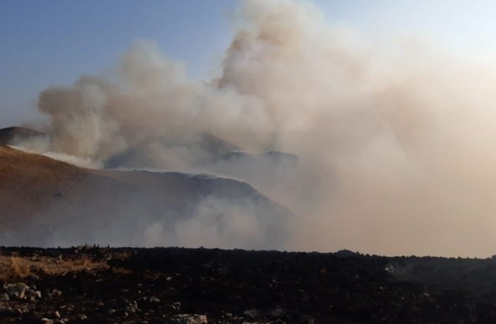 Incendios: siguen activos dos focos en Capilla del Monte