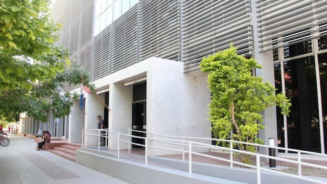 Se los vio en la vereda de los Tribunales provinciales de Rafaela\u002E