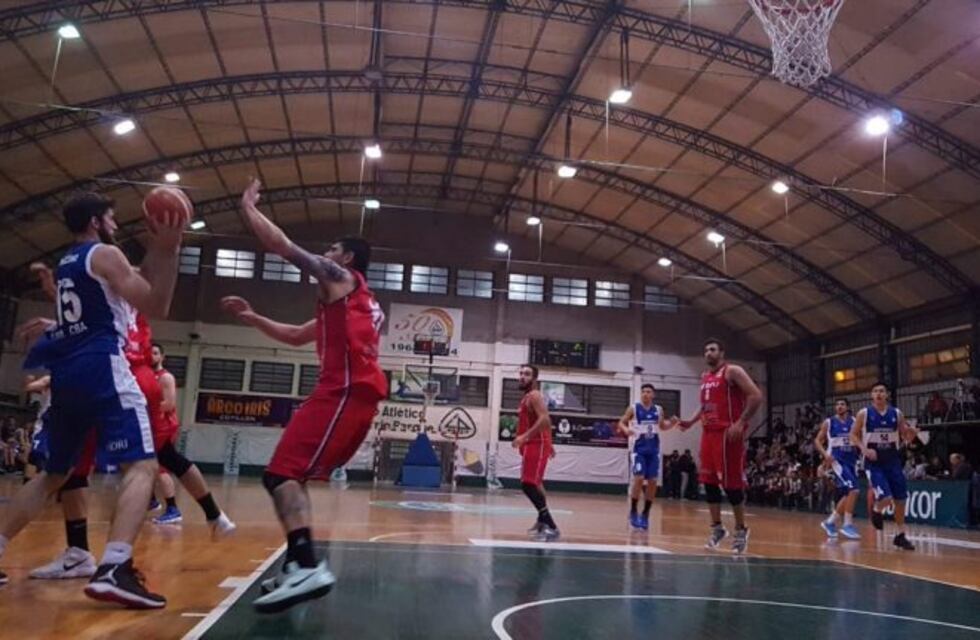 Súper 9 de básquet: victorias de San Isidro, Barrio Parque, e Independiente de Oliva